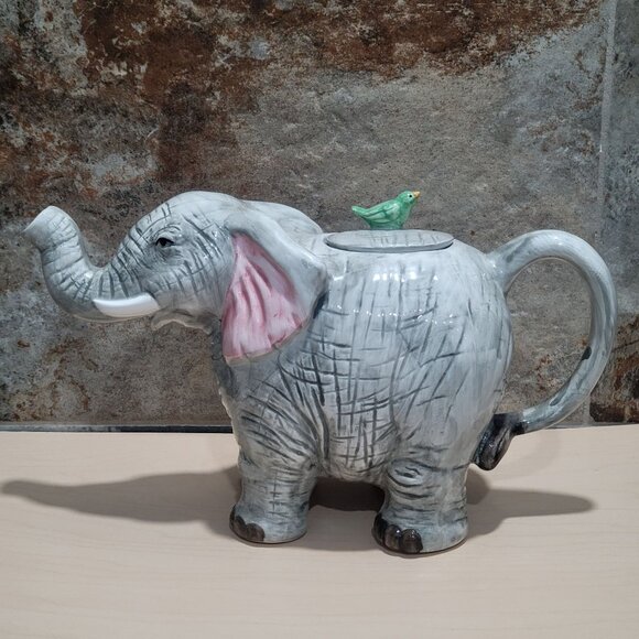 Vintage Ceramic Elephant Teapot Bird Finial Lid - Picture 1 of 11